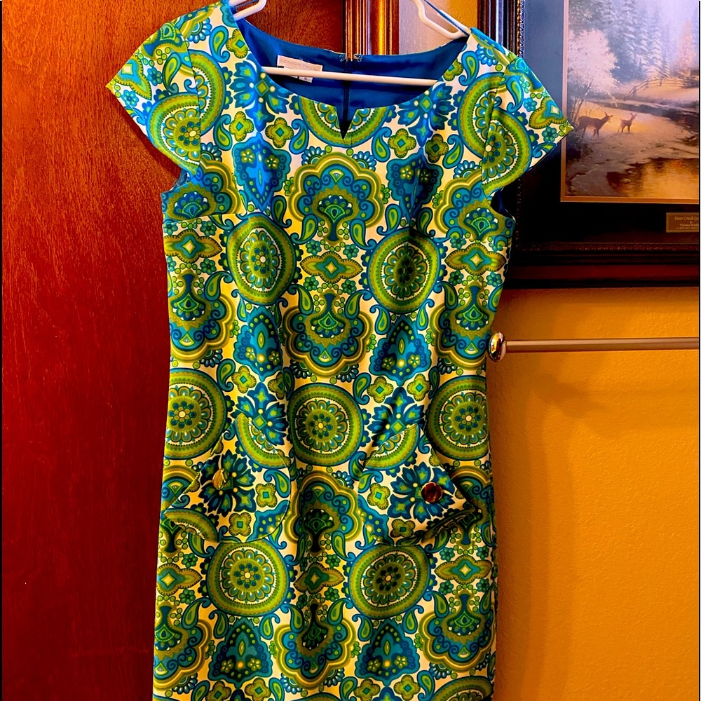 Super cute dress that’s perfect for graduation, weddings, and more!